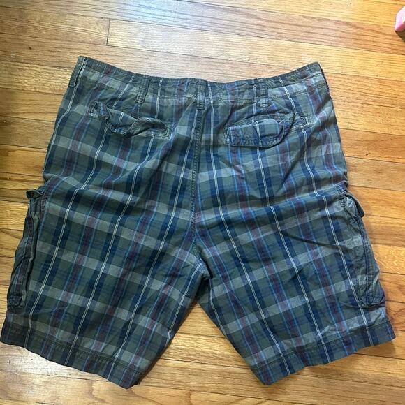 The Foundry Green Plaid Cargo Shorts - Picture 6 of 9